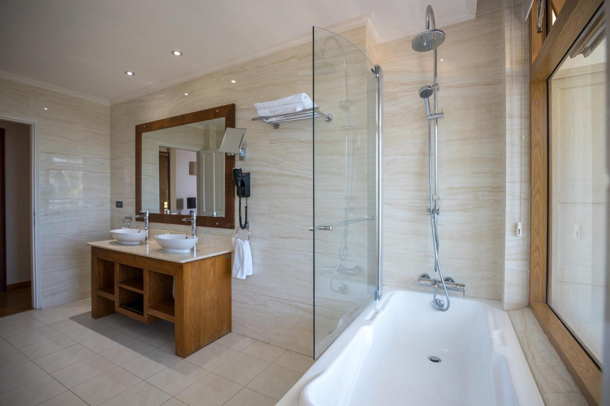 Crown Beach Hotel Seychelles Pointe Au Sel Dış mekan fotoğraf