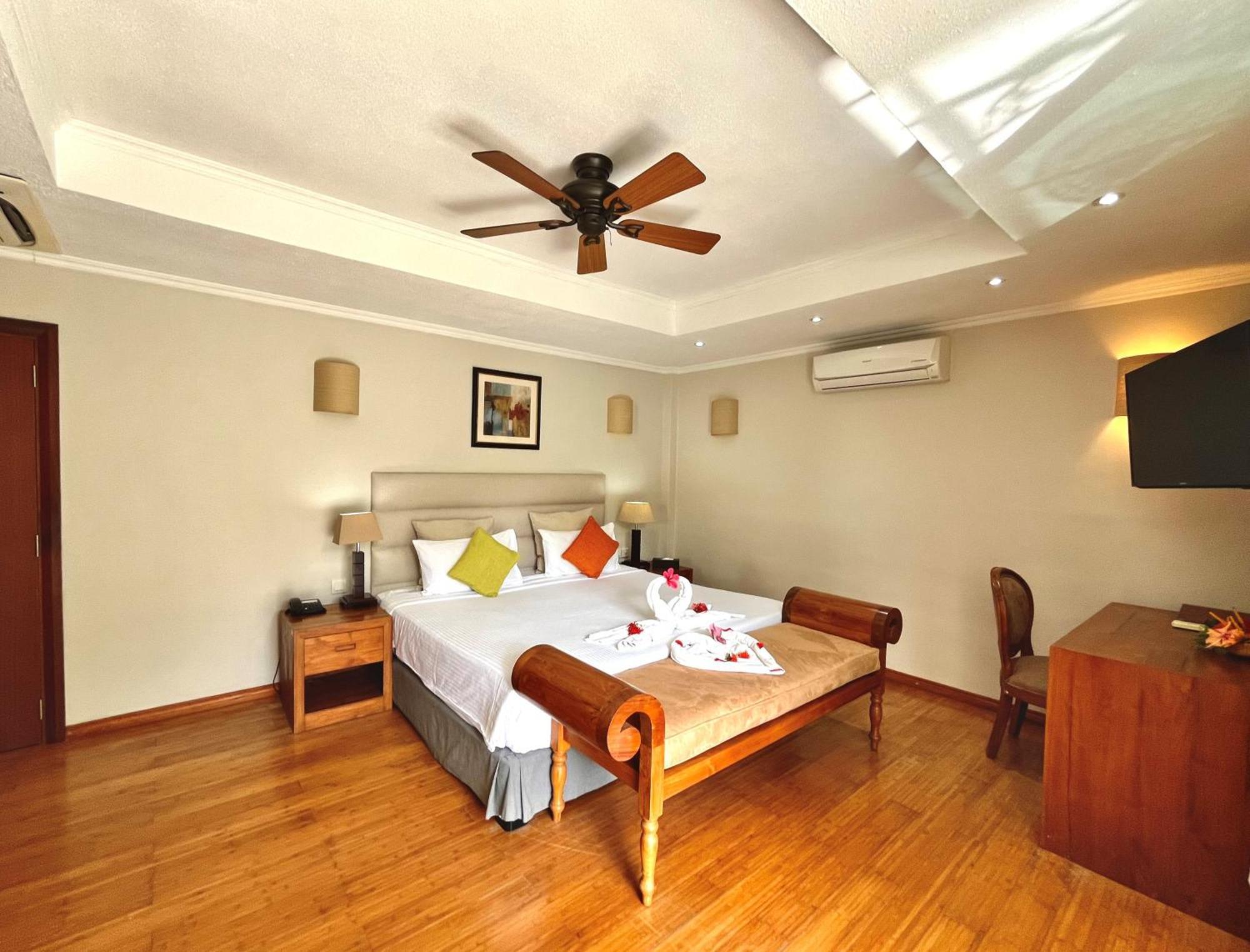 Crown Beach Hotel Seychelles Pointe Au Sel Dış mekan fotoğraf