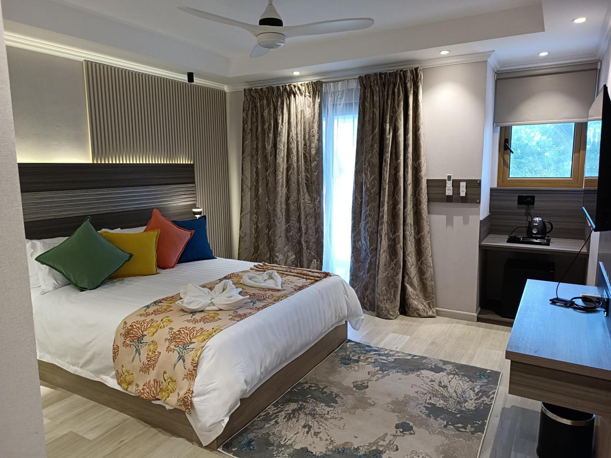 Crown Beach Hotel Seychelles Pointe Au Sel Dış mekan fotoğraf