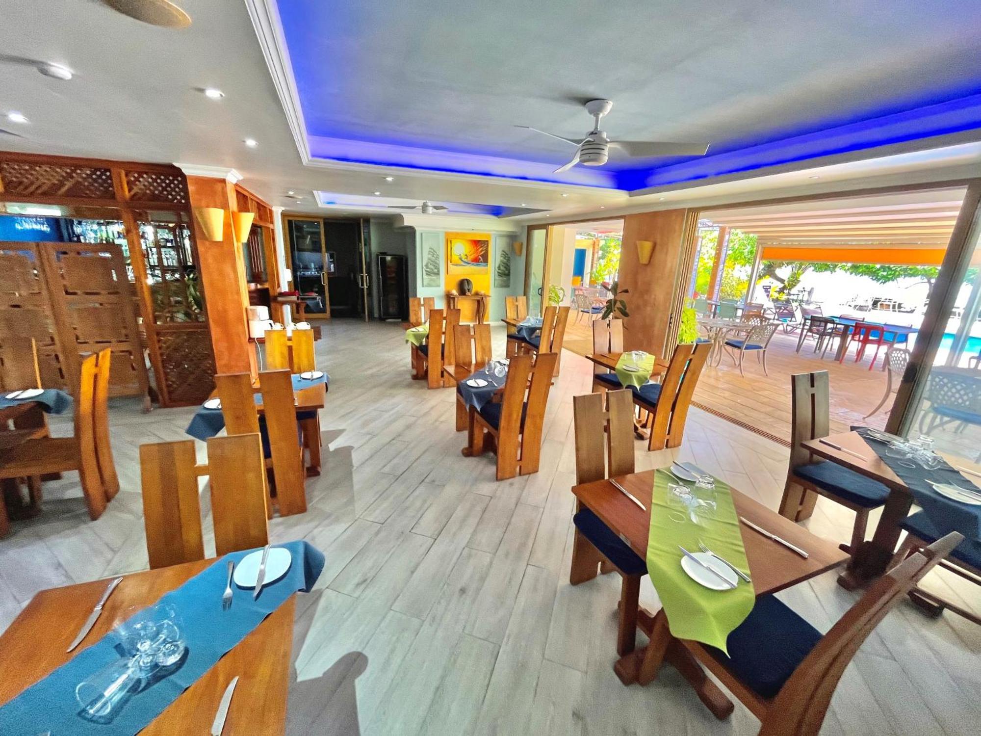 Crown Beach Hotel Seychelles Pointe Au Sel Dış mekan fotoğraf