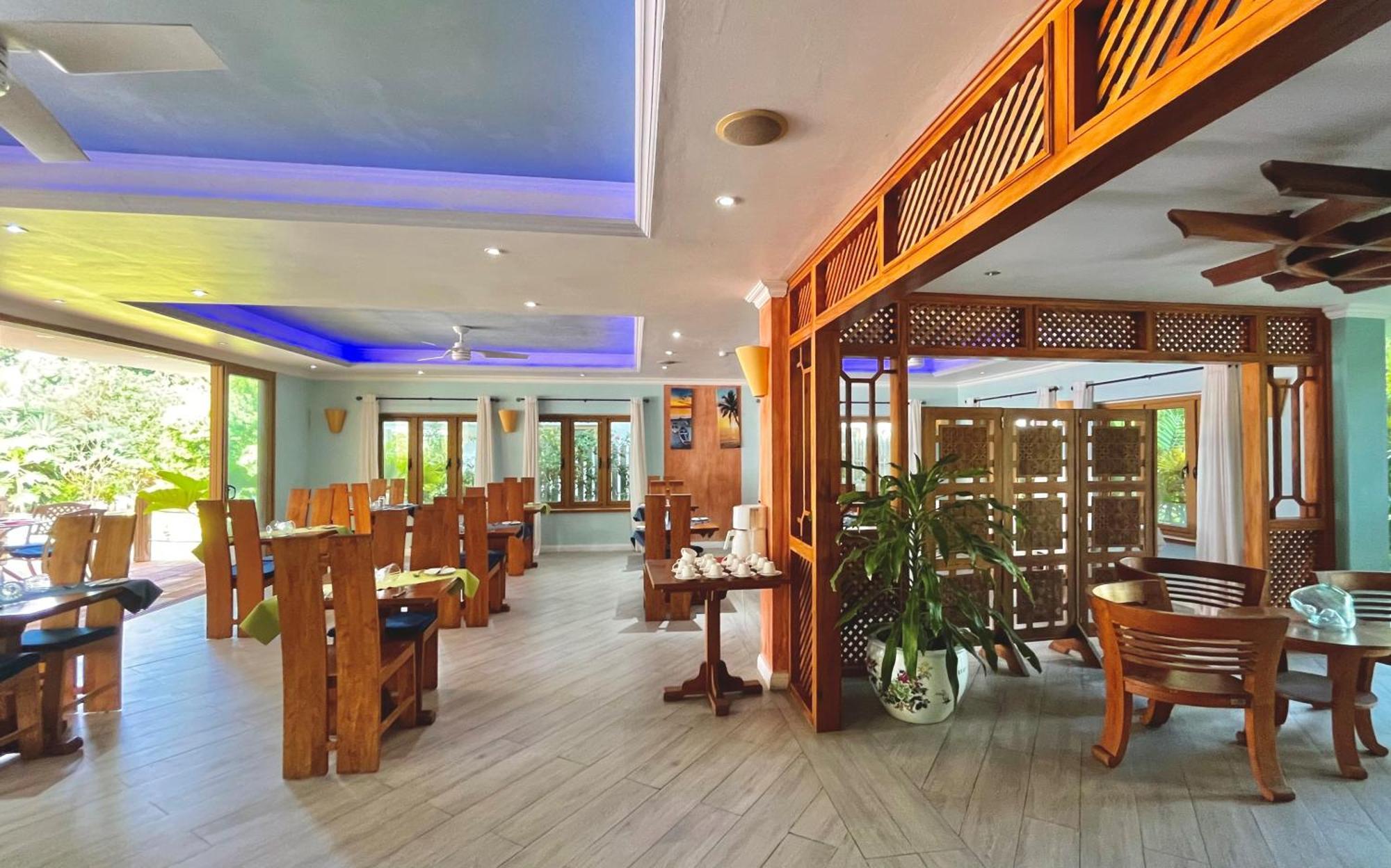 Crown Beach Hotel Seychelles Pointe Au Sel Dış mekan fotoğraf